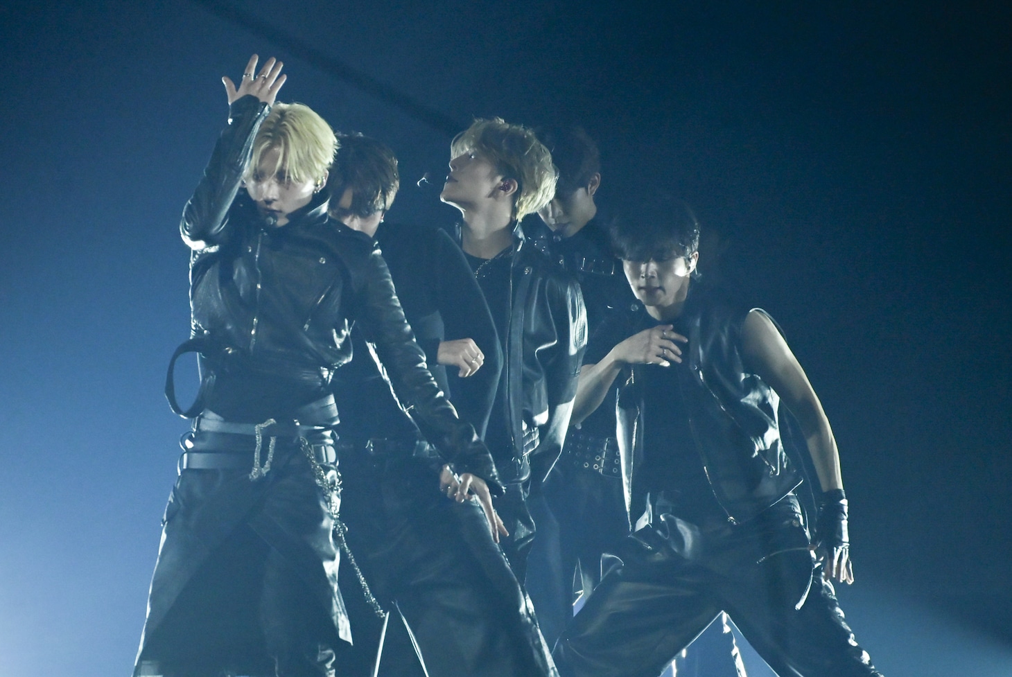 ALPHA DRIVE ONEの日本初ショーケース開催、“究極の2択クイズ”でメンバーを深掘り