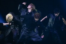 ALPHA DRIVE ONEの日本初ショーケース開催、“究極の2択クイズ”でメンバーを深掘り