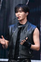 ALPHA DRIVE ONEの日本初ショーケース開催、“究極の2択クイズ”でメンバーを深掘り