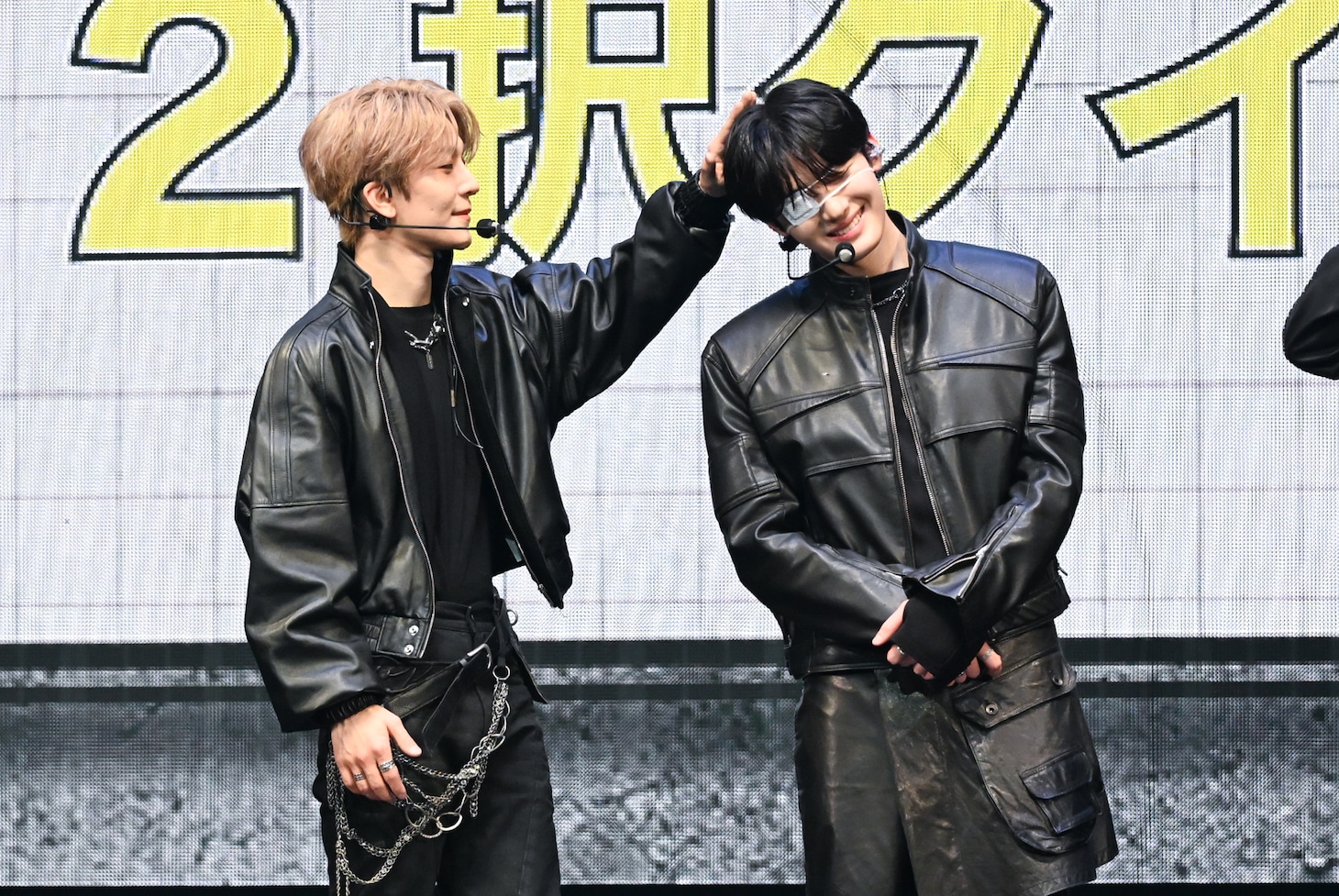 左からXINLONG（シンロン）、SANGHYEON（サンヒョン）。