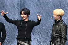 ALPHA DRIVE ONEの日本初ショーケース開催、“究極の2択クイズ”でメンバーを深掘り