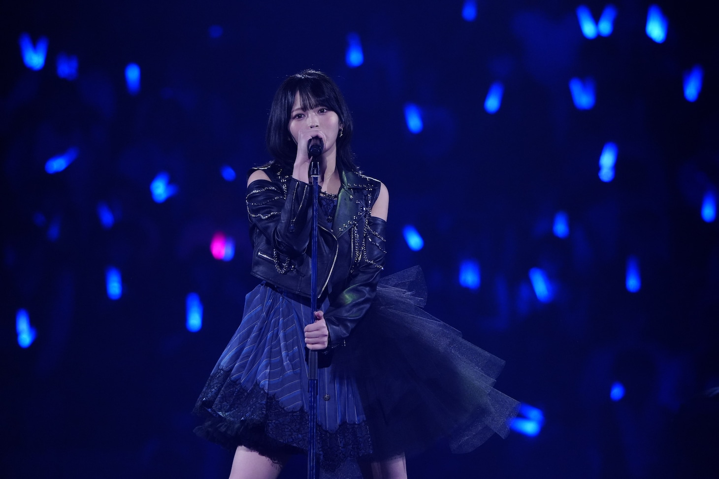 ソロ曲「The rock is you!」を歌う江角怜音。©YOANI