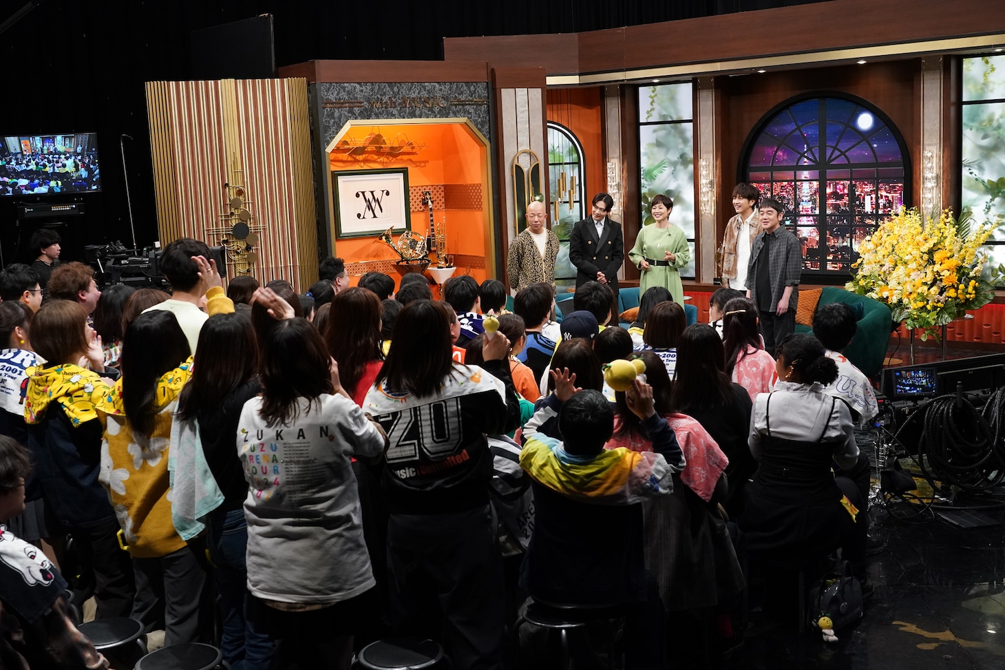 ファンの質問に答えるゆず。©日本テレビ