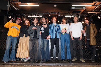 「ライブナタリー “a flood of circle x THE BAWDIES”」終演後の1枚。（Photo by MAYUMI）