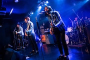 「ライブナタリー “a flood of circle x THE BAWDIES”」よりTHE BAWDIES。（Photo by MAYUMI）