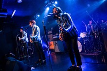 「ライブナタリー “a flood of circle x THE BAWDIES”」よりTHE BAWDIES。（Photo by MAYUMI）