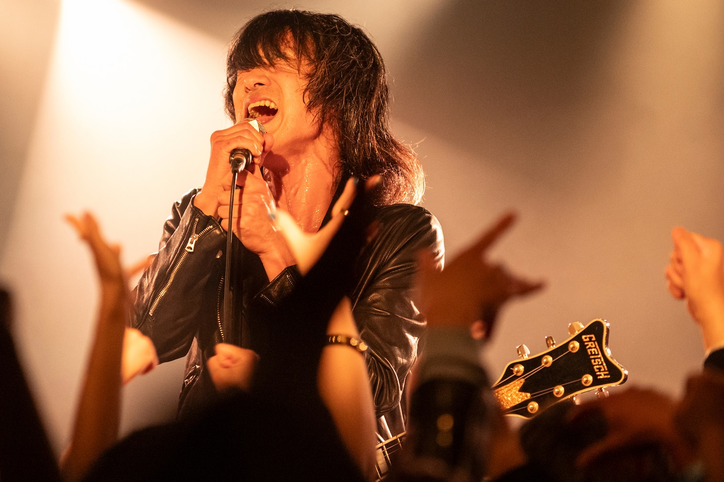 佐々木亮介（Vo, G / a flood of circle）（Photo by MAYUMI）