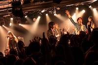 「ライブナタリー “a flood of circle x THE BAWDIES”」のアンコールの様子。（Photo by MAYUMI）