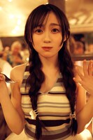 川﨑桜（乃木坂46）1stソロ写真集「エチュード」の掲載カット。（撮影：須江隆治）