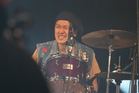 岡山健二（Dr, Cho）