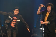 左から田口トモロヲ、峯田和伸（銀杏BOYZ）。