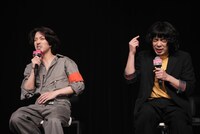 左から若葉竜也、峯田和伸（銀杏BOYZ）。