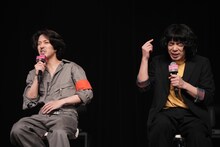 左から若葉竜也、峯田和伸（銀杏BOYZ）。