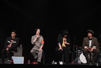 左から田口トモロヲ、若葉竜也、峯田和伸、大森南朋。