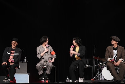 左から田口トモロヲ、若葉竜也、峯田和伸、大森南朋。