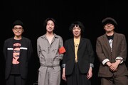 左から田口トモロヲ、若葉竜也、峯田和伸、大森南朋。