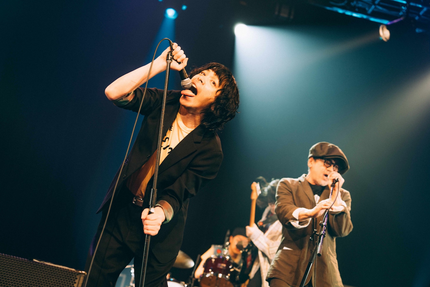 左から峯田和伸（銀杏BOYZ）、大森南朋。（撮影：サマーエンドブルーリオ［@orz_____rio］）