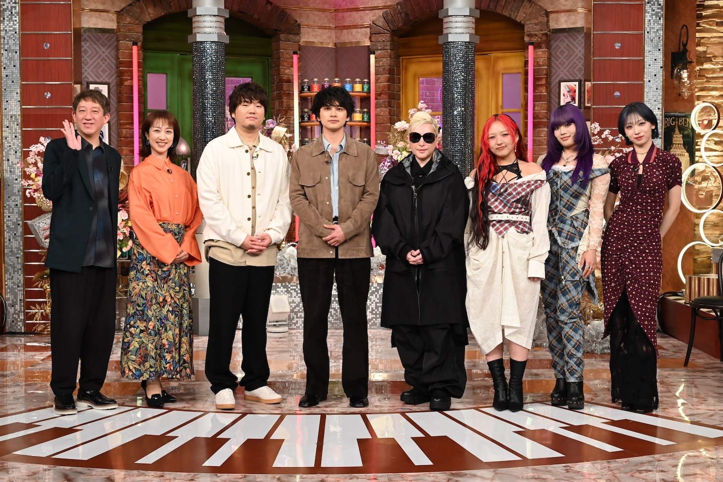 「EIGHT-JAMゴールデンSP」ゲスト出演者。左から高橋茂雄（サバンナ）、川田裕美、秦基博、北村匠海（DISH//）、LISA（m-flo）、そしてHANAのCHIKA、NAOKO、JISOO。 ©テレビ朝日