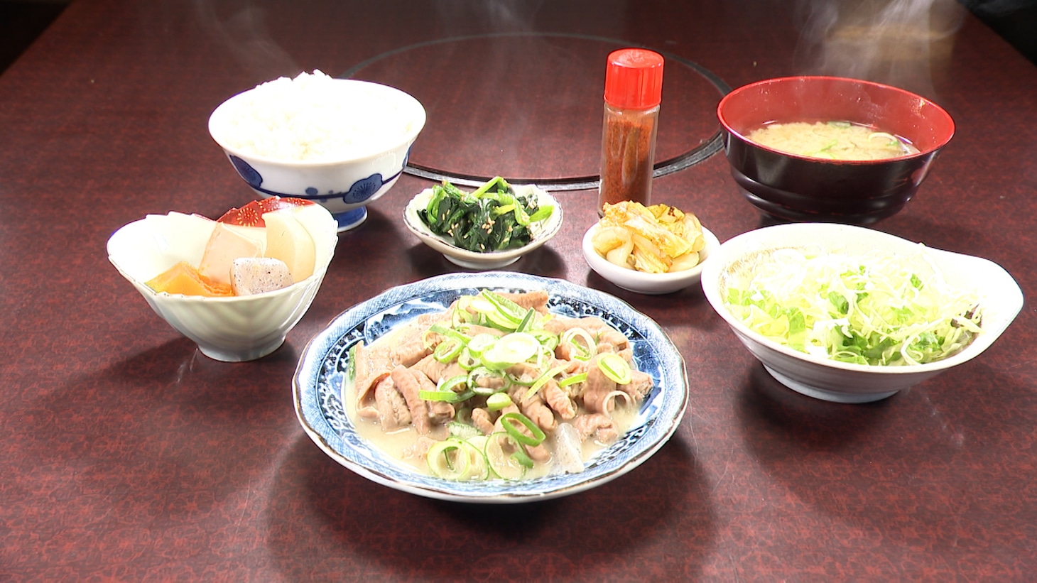 ホルモン煮込み定食