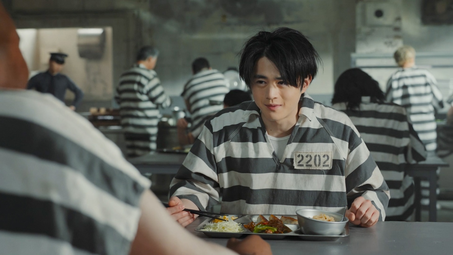 サントリー「ギルティ炭酸 NOPE」のテレビCM「ギルティ監獄」編より。