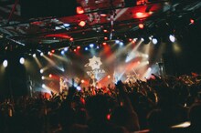 「多次元制御機構よだか 単独公演『RADIATE』」の様子。（Photo by Chiaki Machida）