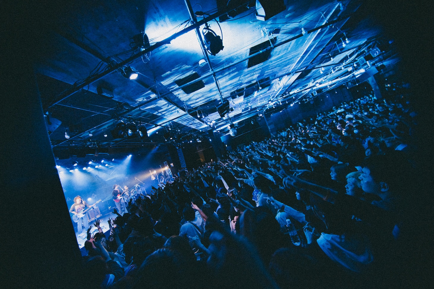 「多次元制御機構よだか 単独公演『RADIATE』」の様子。（Photo by Chiaki Machida）