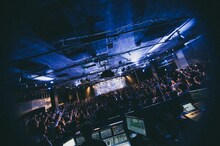 「多次元制御機構よだか 単独公演『RADIATE』」の様子。（Photo by Chiaki Machida）