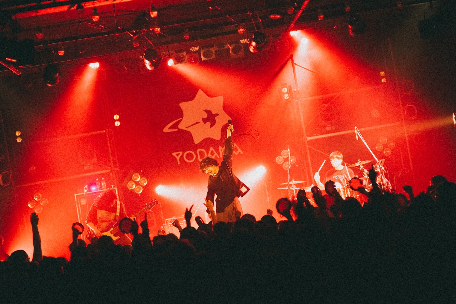 「多次元制御機構よだか 単独公演『RADIATE』」の様子。（Photo by Chiaki Machida）