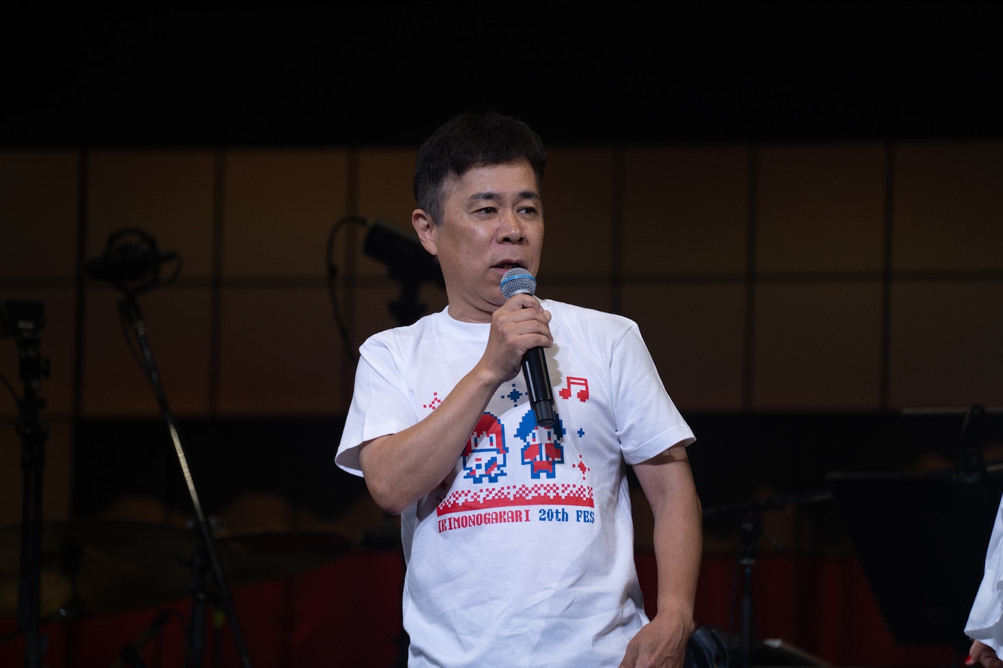 開会宣言を行う岡村隆史（ナインティナイン）。（撮影：谷本将典）