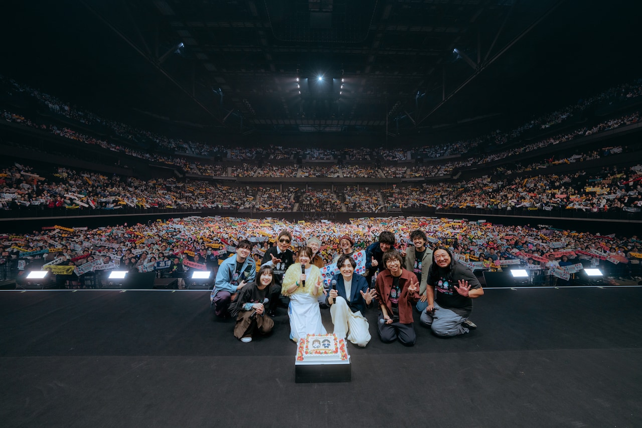 「超いきものがかりフェス デビュー20周年だよ!! ～ありがとうって伝えたくて～」DAY2に撮影された集合写真。（撮影：谷本将典）