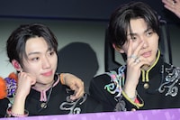 カメラに向かってポーズをとる森田璃空と高桑真之（ともにLienel）。