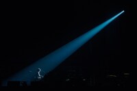 TOMOOによるライブの様子。（撮影：堤瑛史）