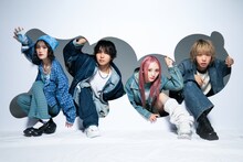 Aoooの新アーティスト写真。