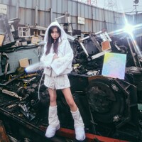 伊藤萌々香「Mirror In The Mirror」「雨のち」「Hello Hello」配信ジャケット