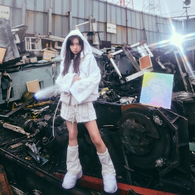 伊藤萌々香「Mirror In The Mirror」「雨のち」「Hello Hello」配信ジャケット