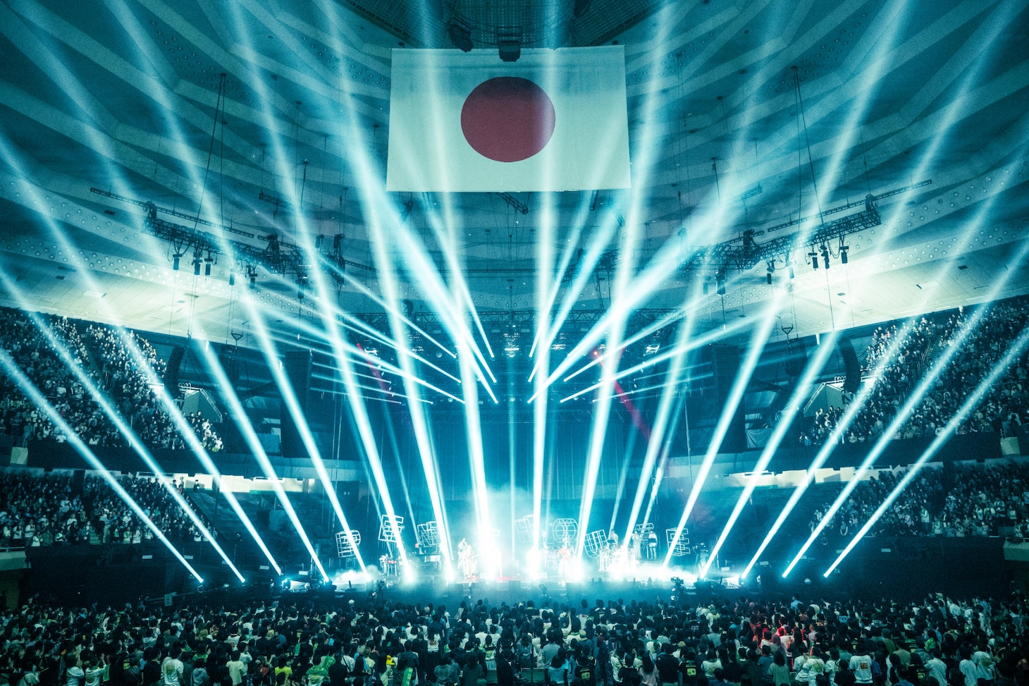 Penthouse「Penthouse ONE MANLIVE in 日本武道館 "By The Fireplace"」の様子。（撮影：田中聖太郎）