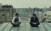 柳楽優弥と松村北斗（SixTONES）。4月2日配信のNetflixシリーズ「九条の大罪」より。