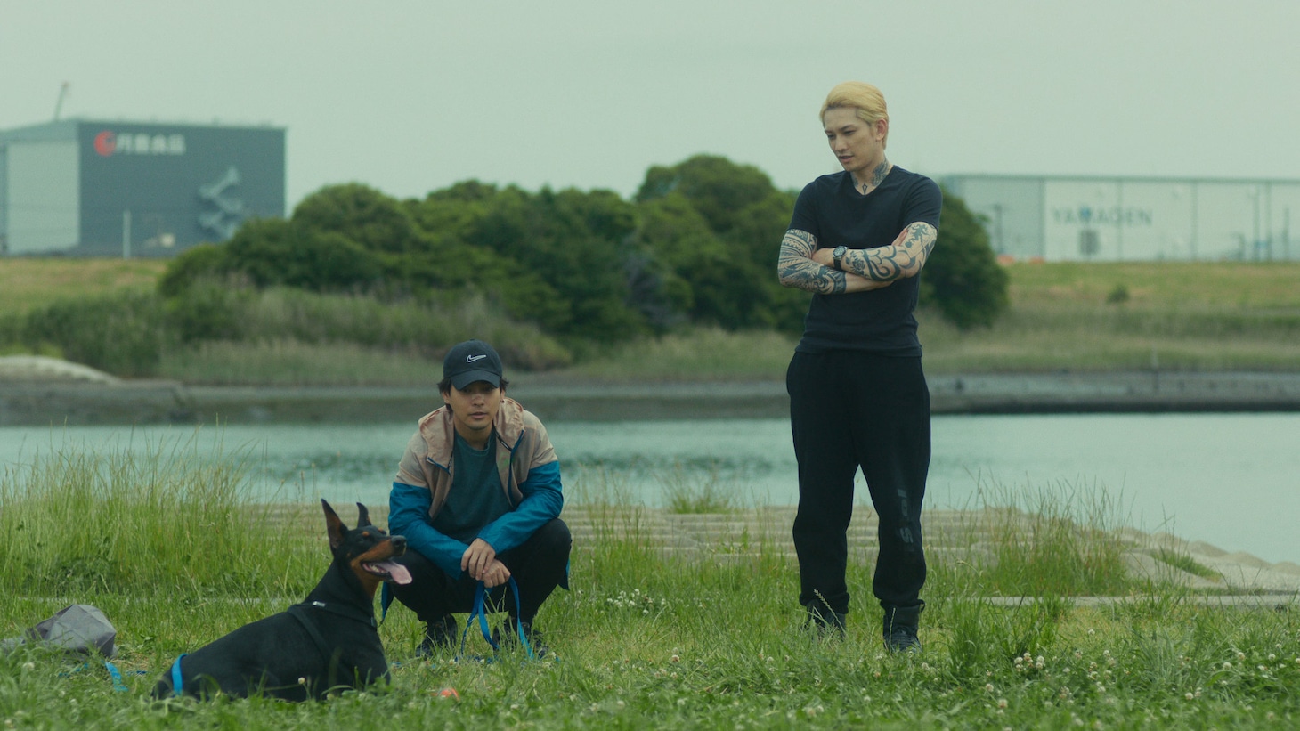 柳楽優弥と町田啓太。4月2日配信のNetflixシリーズ「九条の大罪」より。