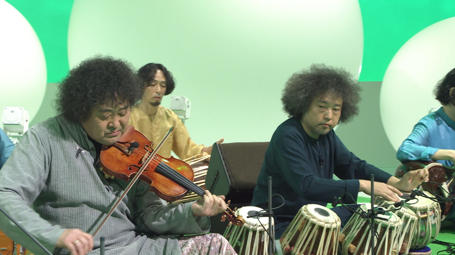 葉加瀬太郎とU-zhaan。©テレビ朝日