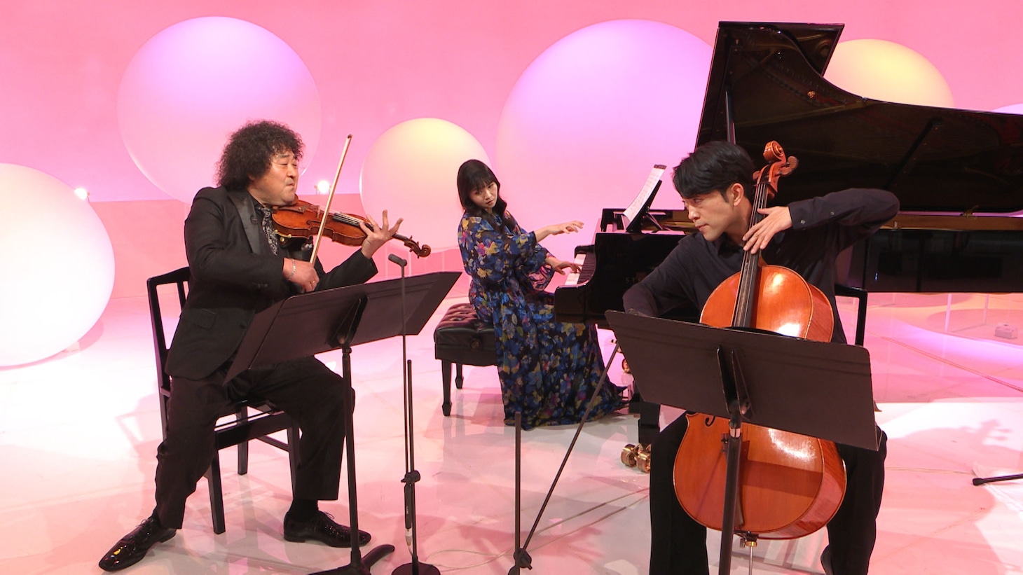 「Parolibre」演奏シーン ©テレビ朝日