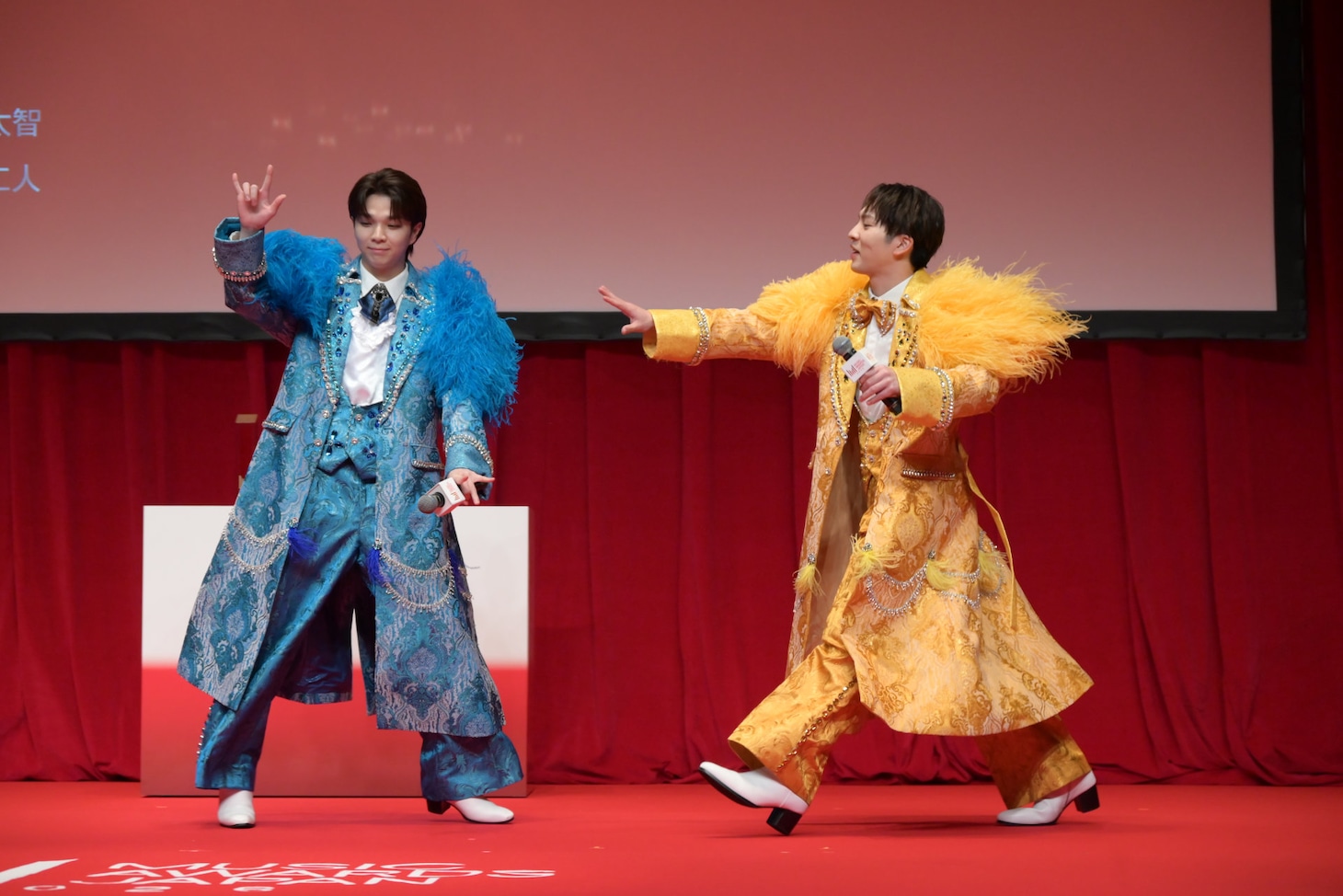 踊りながら登場した塩﨑太智（M!LK）を焦って引き止めようとする吉田仁人（M!LK）。