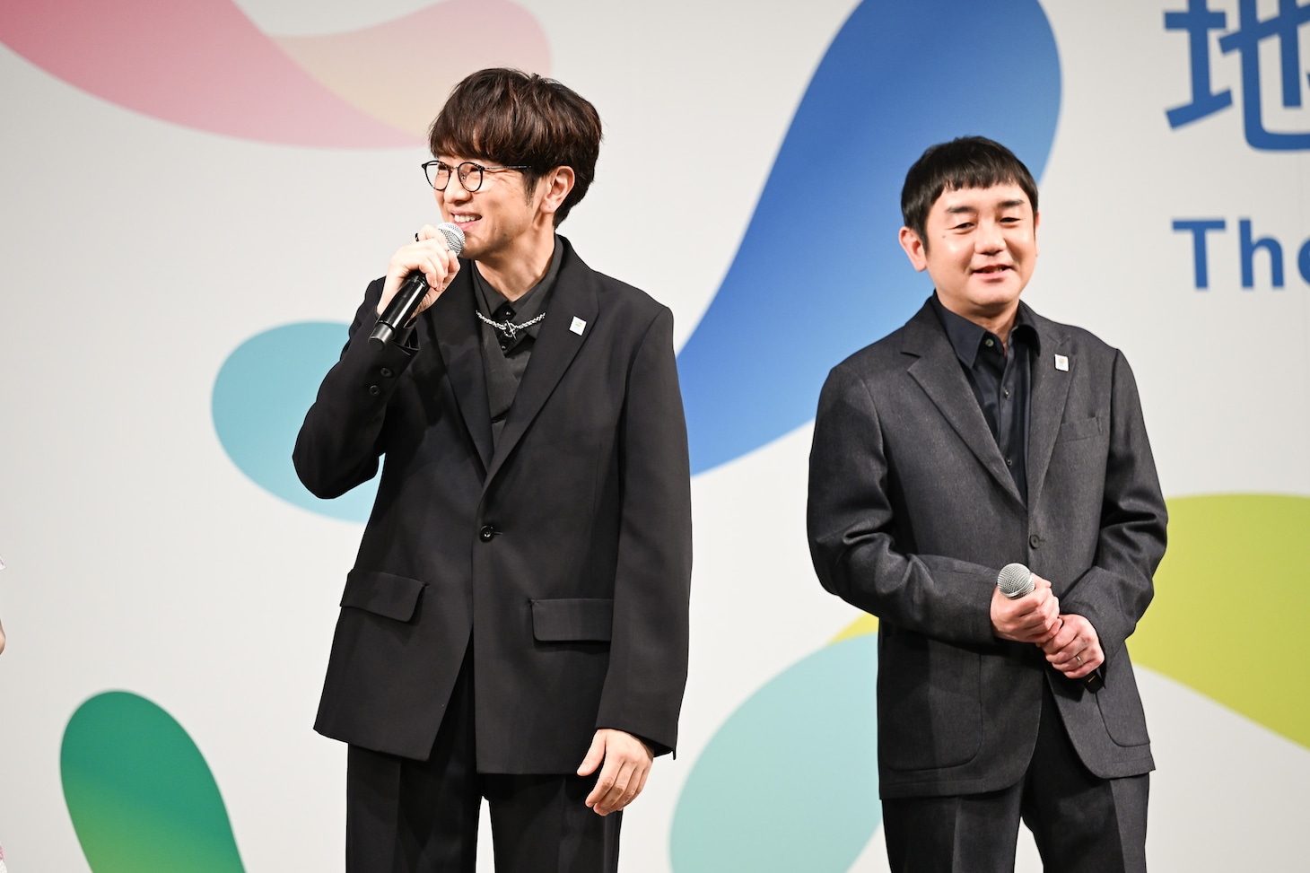 左から北川悠仁、岩沢厚治（ゆず）。