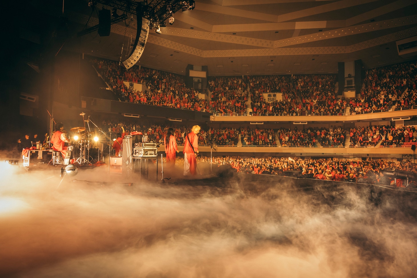 GEZAN 日本武道館 単独公演 「独炎」の様子。（撮影：水谷太郎）