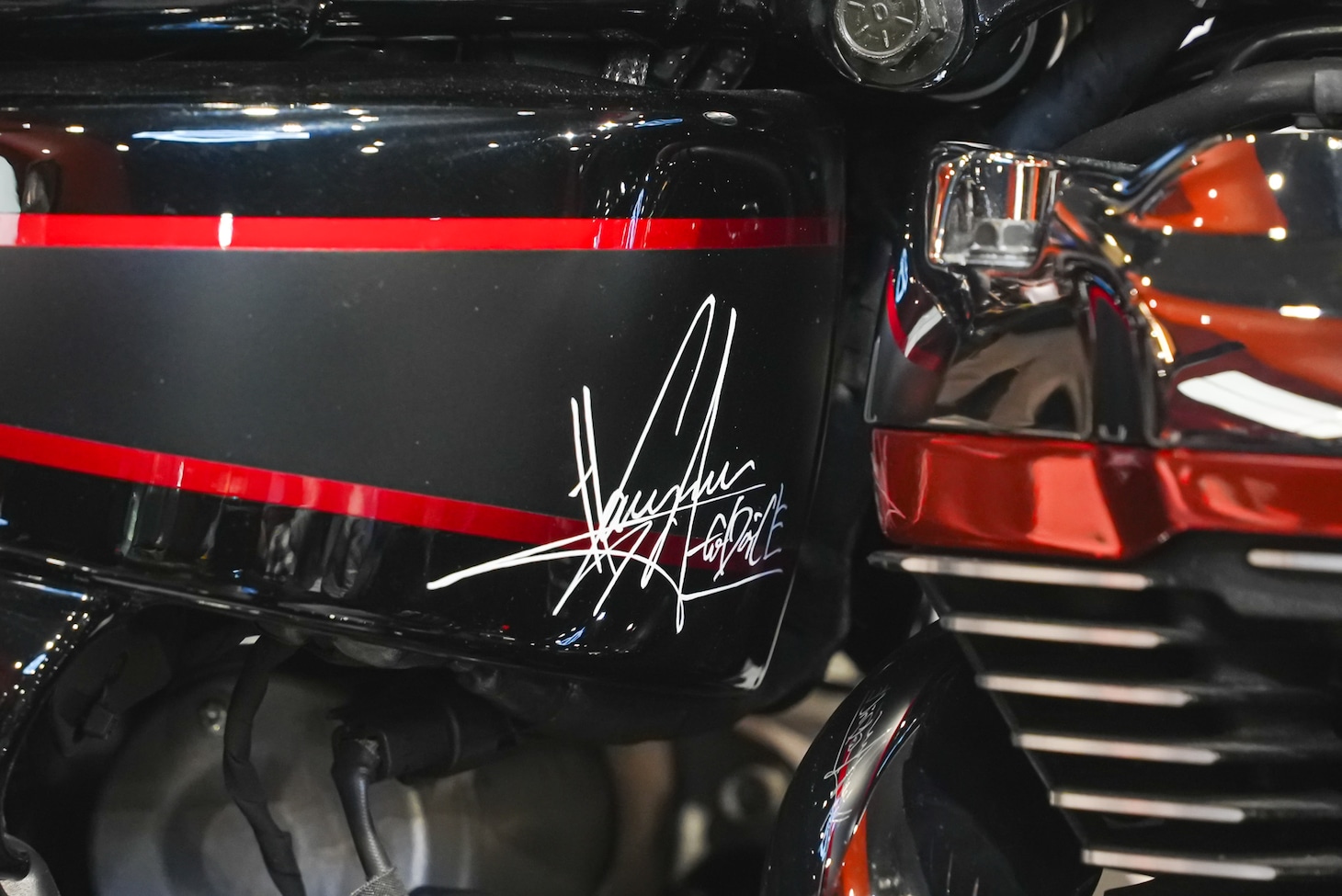 花村想太の愛車に入れられたサイン。