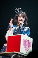 次々と質問に答える小久保柚乃。