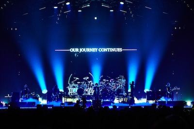 LUNA SEA「LUNATIC X'MAS 2025 -OUR JOURNEY CONTINUES-」有明アリーナ公演の様子。