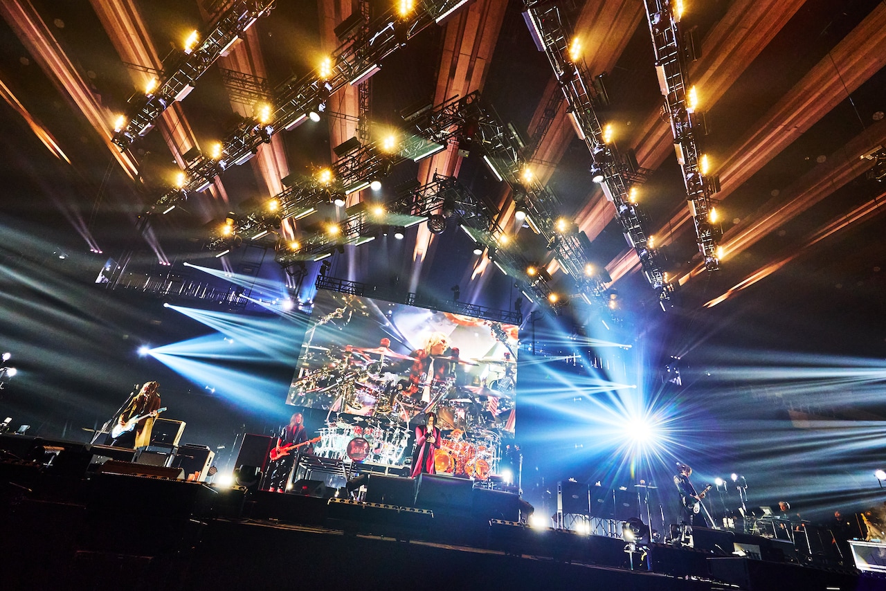 LUNA SEA「LUNATIC X'MAS 2025 -OUR JOURNEY CONTINUES-」有明アリーナ公演の様子。