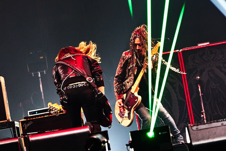 左からJ（B）、INORAN（G）。