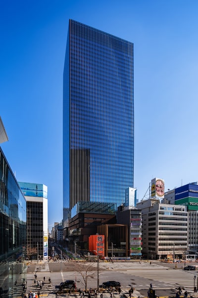 TOFROM YAESU TOWERの外観。