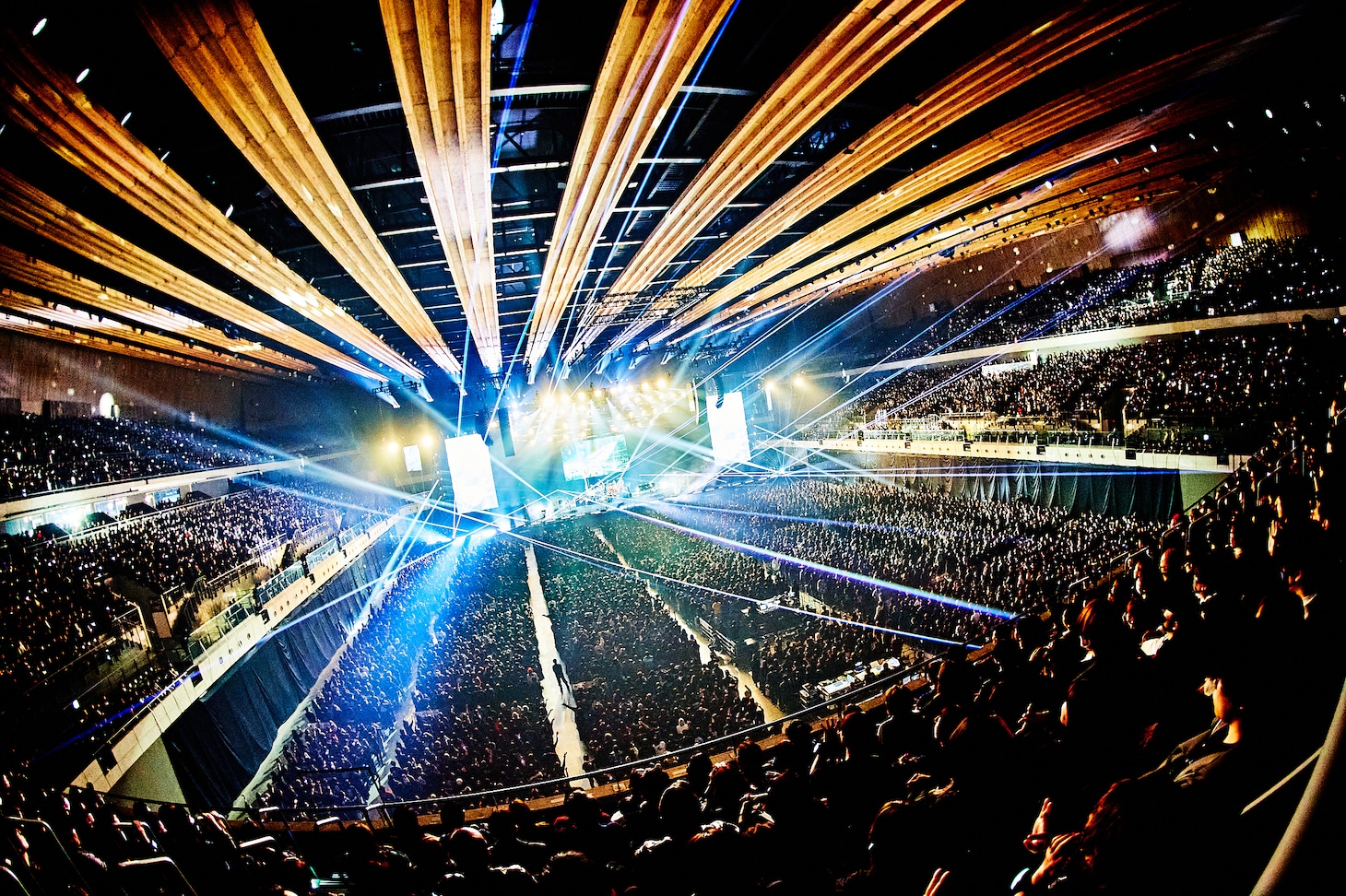 LUNA SEA「LUNATIC X'MAS 2025 -OUR JOURNEY CONTINUES-」有明アリーナ公演の様子。